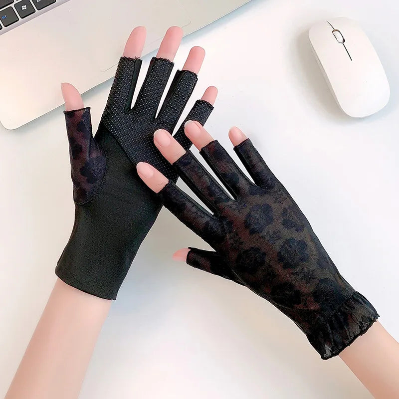 Women Summer Sunscreen Lace Flowers Driving Cycling Breathable Half Finger Gloves Thin Mesh Ice Silk Touch Screen Anti-Slip